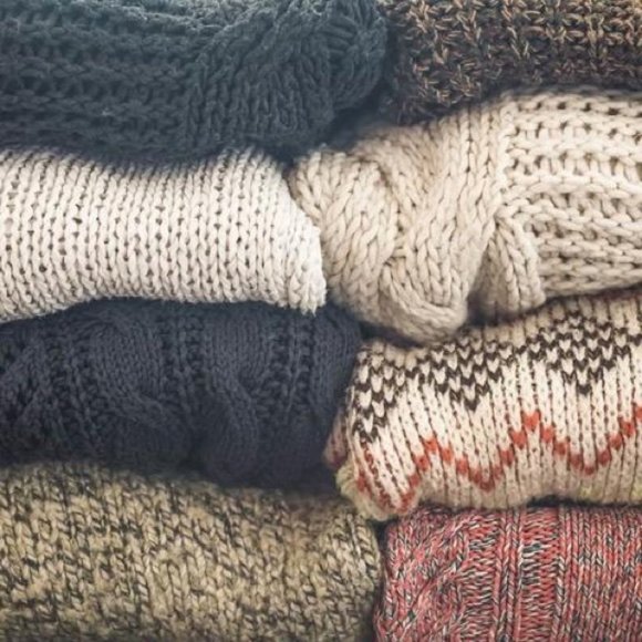 ❄️Mystery Box Bundle 6 Sweaters + Gift🎁 - Picture 3 of 6